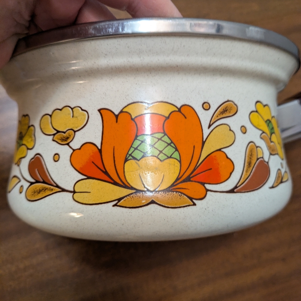 Vintage Sanko Ware From Japan.  Porcelain Enameled Steel Pot With Handle. 8".